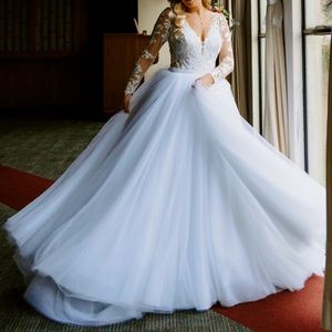 Size small white wedding dress